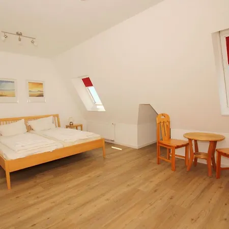 Hafennahe Mit Balkon Und Meerblick - Hafenhaeuser Wiek 17 Appartement Wiek auf Rügen